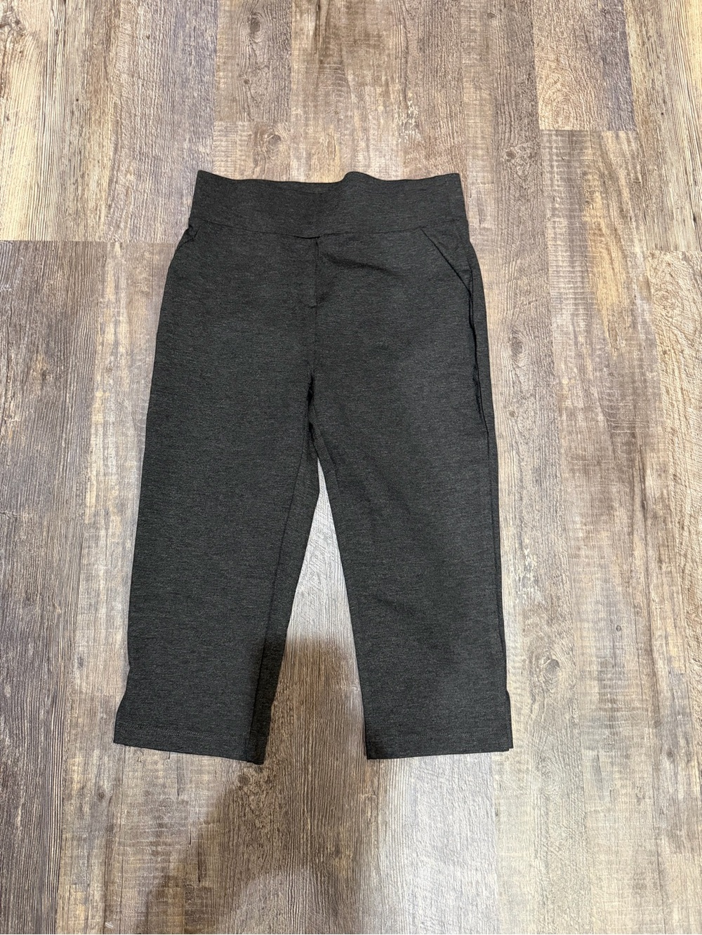 Women's Charcoal Gray Pull-On Capris